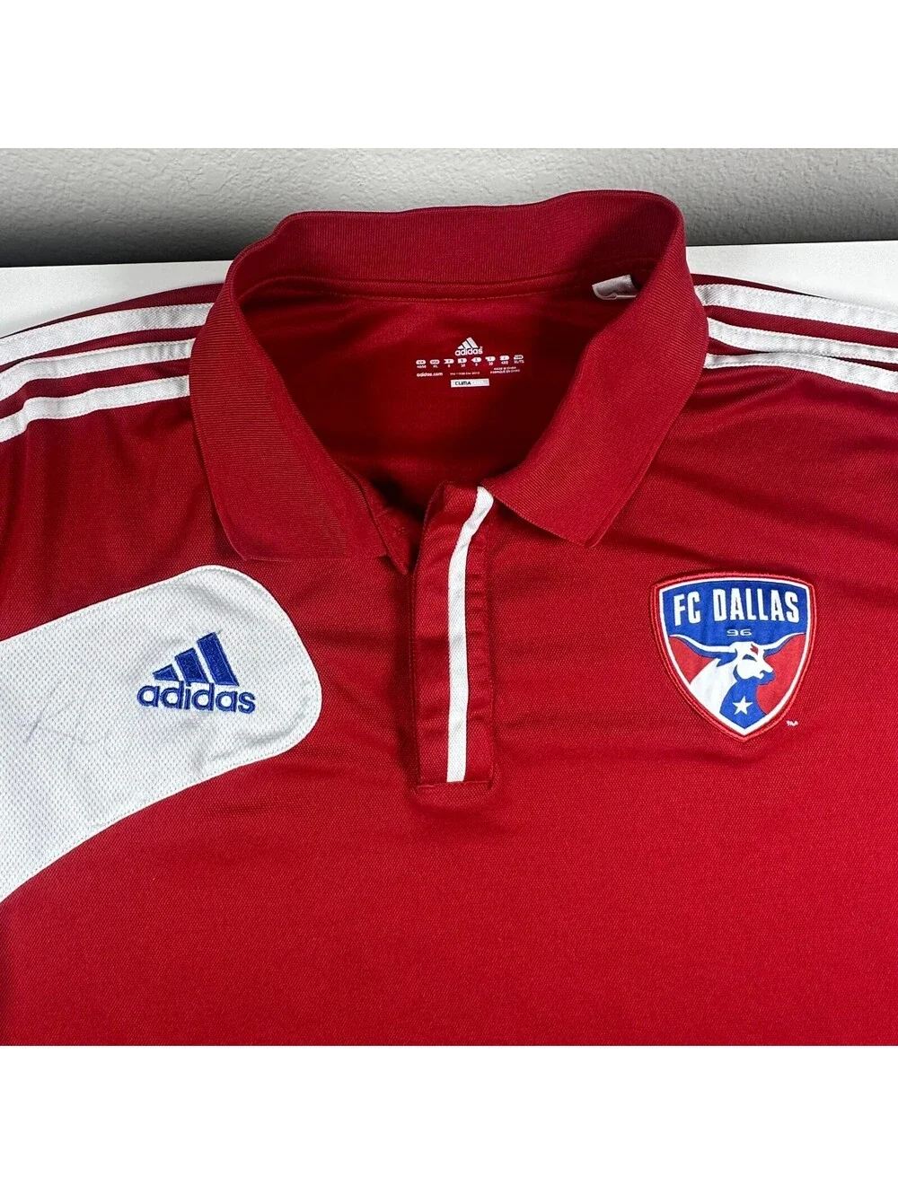 Adidas FC Dallas Red Polo XL (with unknown autograph)